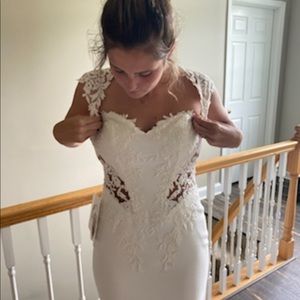 Wedding dress only worn to try on